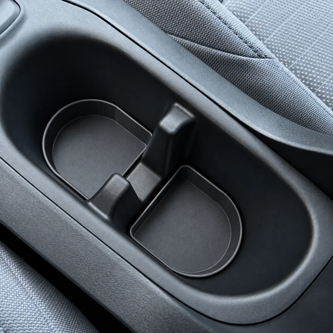 Corolla Cross Bardaklık Tabanlığı