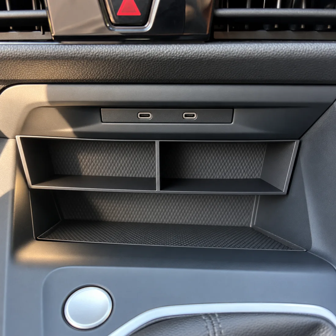 Golf 8 Şarj Üstü Raf